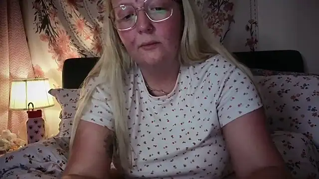 Snapshot of Daisyxoxo_ chatting on 05-18-26, 08:58 Daisyxoxo online show from 05-18-26, 08:58