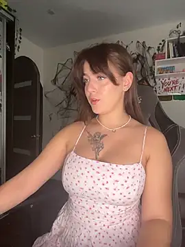 Snapshot of MikssMolly chatting on 12-05-25, 07:06 MikssMolly online show from 12-05-25, 07:06