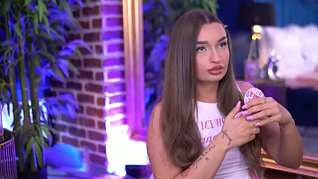 Snapshot of MillaSerene chatting on 11-06-25, 06:14 MillaSerene online show from 11-06-25, 06:14