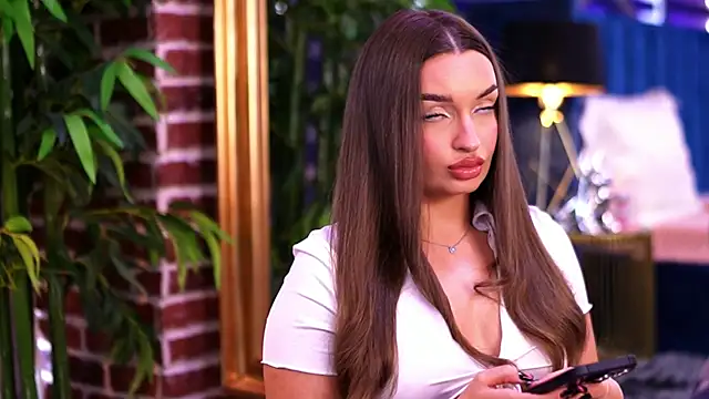 Snapshot of MillaSerene chatting on 11-22-25, 07:29 MillaSerene online show from 11-22-25, 07:29