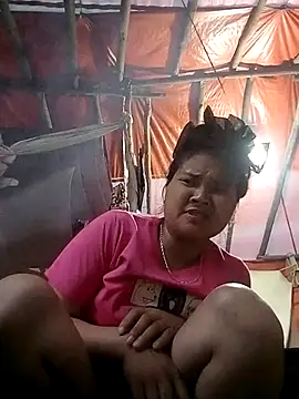 Snapshot of Heulwen-22 chatting on 10-06-25, 10:34 Heulwen-22 online show from 10-06-25, 10:34