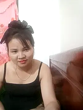 Snapshot of Heulwen-22 chatting on 11-02-25, 09:44 Heulwen-22 online show from 11-02-25, 09:44