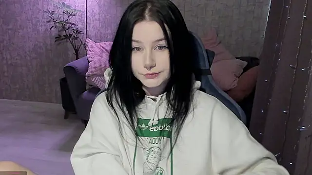 AlinaGreeeen online show from 10-19-25, 05:52