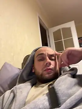 Snapshot of LuckyGirlfriends chatting on 10-27-25, 08:35 LuckyGirlfriends online show from 10-27-25, 08:35