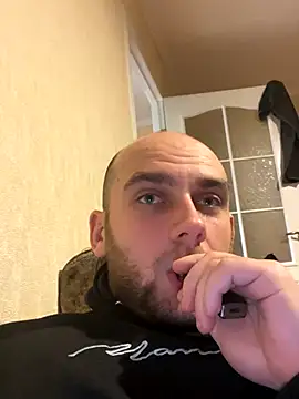 Snapshot of LuckyGirlfriends chatting on 10-29-25, 07:04 LuckyGirlfriends online show from 10-29-25, 07:04