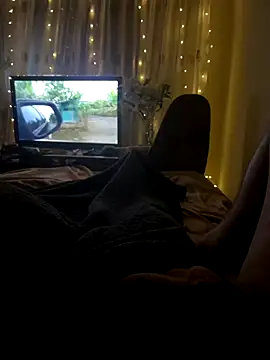 Snapshot of LuckyGirlfriends chatting on 11-23-25, 09:03 LuckyGirlfriends online show from 11-23-25, 09:03