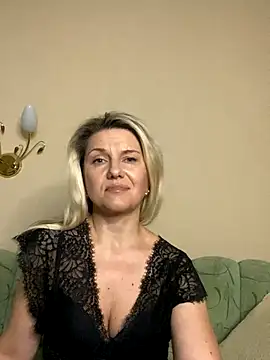 AliceSwan4011 online show from 11-03-25, 04:19