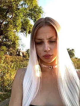 Snapshot of FavoriteKira chatting on 09-16-25, 02:40 FavoriteKira online show from 09-16-25, 02:40