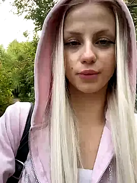 Snapshot of FavoriteKira chatting on 09-24-25, 12:41 FavoriteKira online show from 09-24-25, 12:41