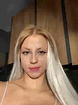 Snapshot of FavoriteKira chatting on 10-01-25, 07:42 FavoriteKira online show from 10-01-25, 07:42