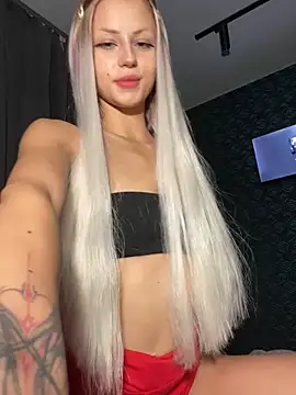 Snapshot of FavoriteKira chatting on 10-08-25, 05:21 FavoriteKira online show from 10-08-25, 05:21