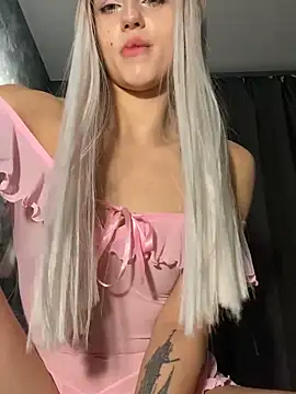 Snapshot of FavoriteKira chatting on 11-12-25, 06:19 FavoriteKira online show from 11-12-25, 06:19