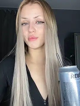 Snapshot of FavoriteKira chatting on 11-28-25, 09:39 FavoriteKira online show from 11-28-25, 09:39