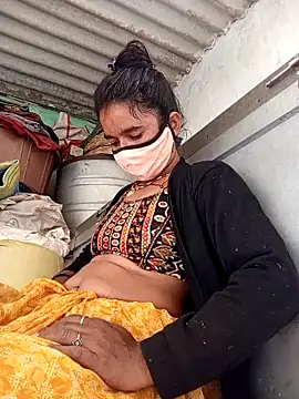 Snapshot of MISS_LOVE_001 chatting on 10-24-25, 05:48 MISS LOVE 001 online show from 10-24-25, 05:48