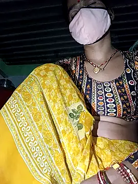 Snapshot of MISS_LOVE_001 chatting on 10-25-25, 04:46 MISS LOVE 001 online show from 10-25-25, 04:46