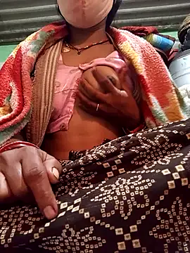 Snapshot of MISS_LOVE_001 chatting on 11-19-25, 04:29 MISS LOVE 001 online show from 11-19-25, 04:29