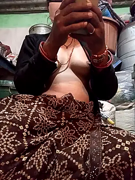 Snapshot of MISS_LOVE_001 chatting on 11-21-25, 05:00 MISS LOVE 001 online show from 11-21-25, 05:00