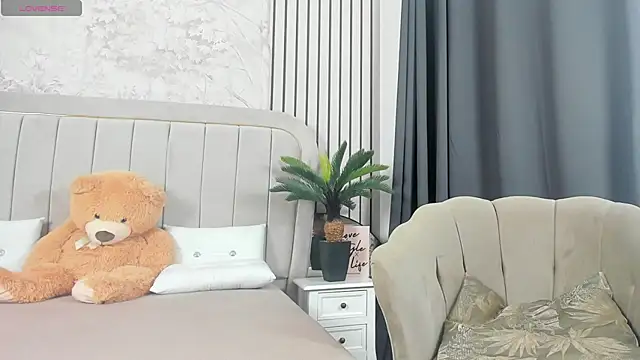 DaryaReed online show from 09-15-25, 04:01