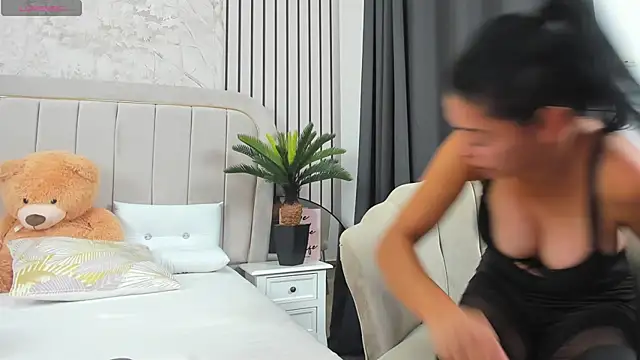 DaryaReed online show from 10-27-25, 04:49