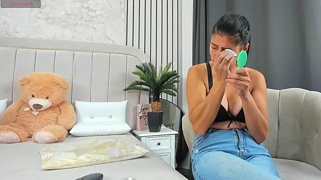 DaryaReed online show from 11-17-25, 05:02