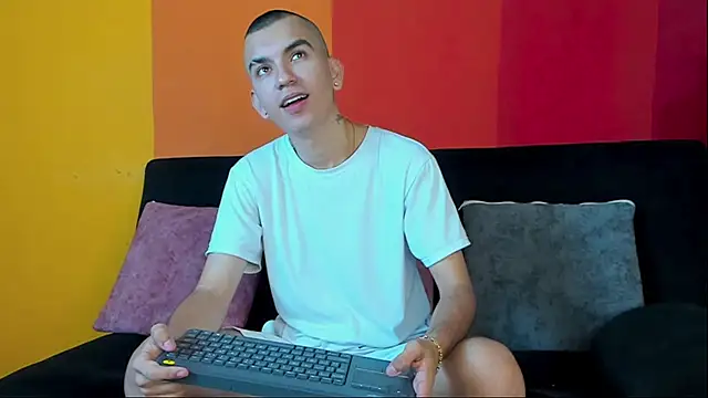 RowanCley online show from 09-12-25, 12:16