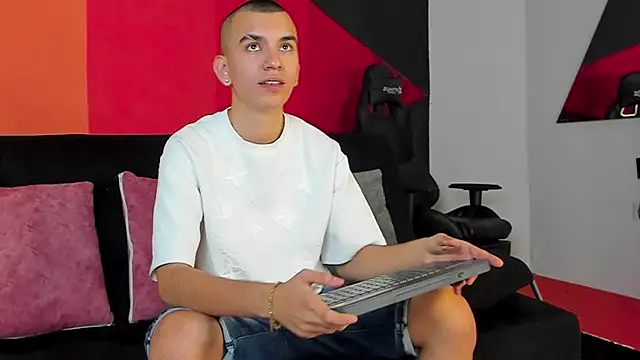 RowanCley online show from 09-13-25, 12:27