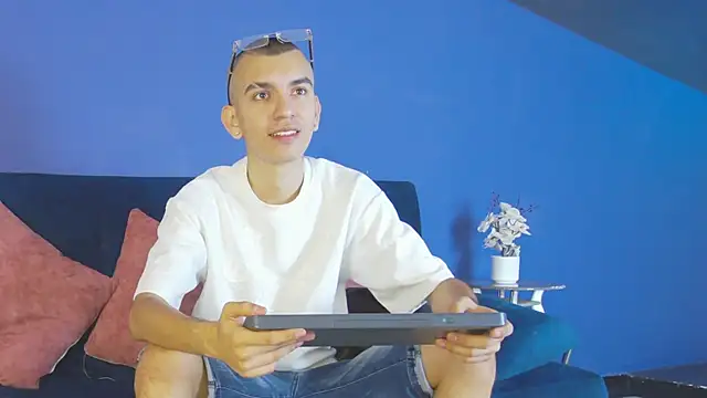 RowanCley online show from 10-02-25, 12:56