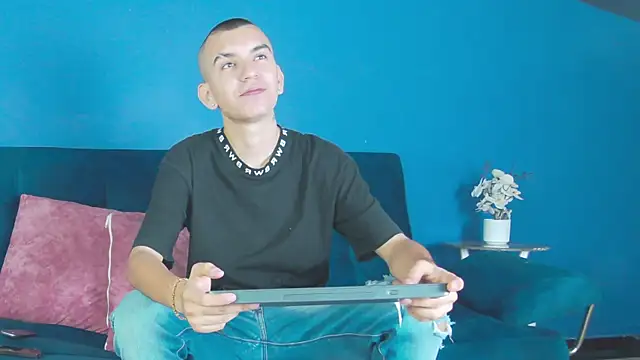 RowanCley online show from 10-03-25, 12:46