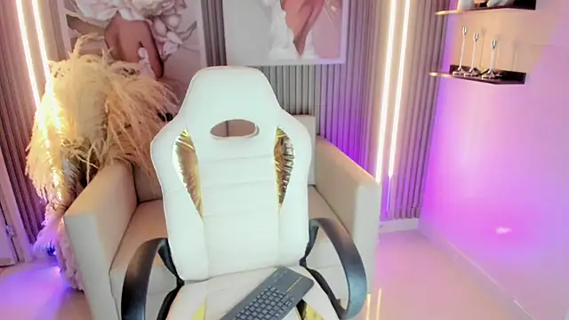 Snapshot of Ailee_naughty chatting on 10-29-25, 02:25 Ailee naughty online show from 10-29-25, 02:25