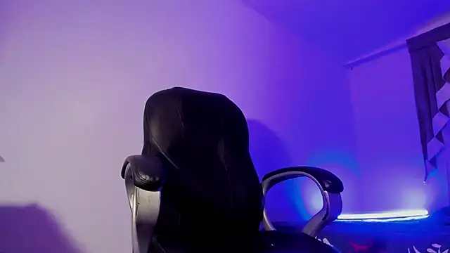 Snapshot of Angelicious_Boy chatting on 10-29-25, 04:26 Angelicious Boy online show from 10-29-25, 04:26