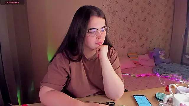 Alice next door online show from 02-25-26, 02:05