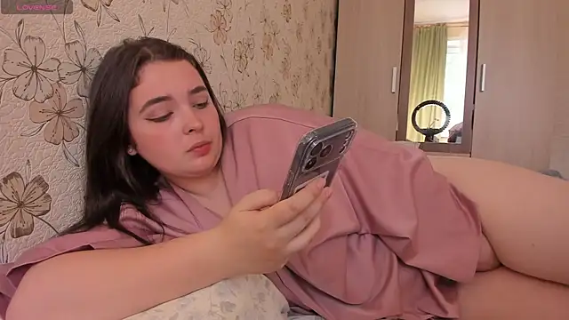 Snapshot of Alice_next_door chatting on 06-16-26, 11:35 Alice next door online show from 06-16-26, 11:35