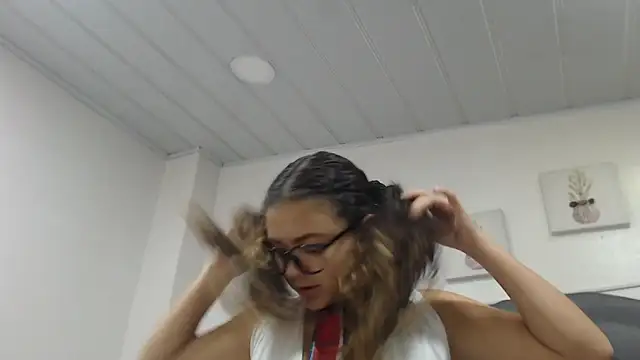 Giia Monroe online show from 10-31-25, 02:51