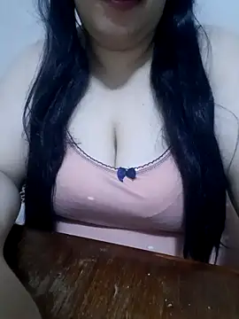 Snapshot of Madam-bezoul- chatting on 10-09-25, 09:35 Madam-bezoul- online show from 10-09-25, 09:35