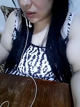 Snapshot of Madam-bezoul- chatting on 11-08-25, 09:24 Madam-bezoul- online show from 11-08-25, 09:24