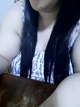 Snapshot of Madam-bezoul- chatting on 11-17-25, 05:57 Madam-bezoul- online show from 11-17-25, 05:57