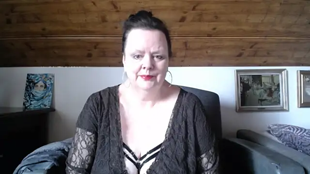 Snapshot of TiffanyMature chatting on 04-24-26, 09:12 TiffanyMature online show from 04-24-26, 09:12