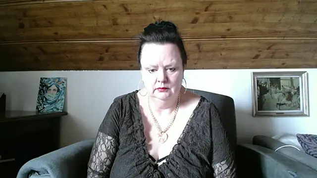 Snapshot of TiffanyMature chatting on 05-05-26, 08:11 TiffanyMature online show from 05-05-26, 08:11