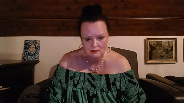 Snapshot of TiffanyMature chatting on 05-25-26, 08:15 TiffanyMature online show from 05-25-26, 08:15