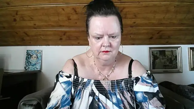 Snapshot of TiffanyMature chatting on 06-01-26, 07:21 TiffanyMature online show from 06-01-26, 07:21
