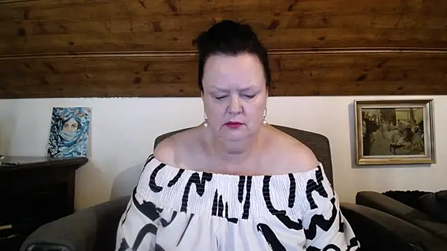 Snapshot of TiffanyMature chatting on 06-12-26, 07:07 TiffanyMature online show from 06-12-26, 07:07