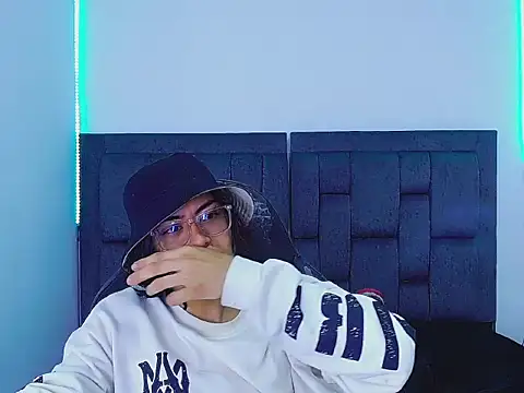 dirty model online show from 10-19-25, 08:48