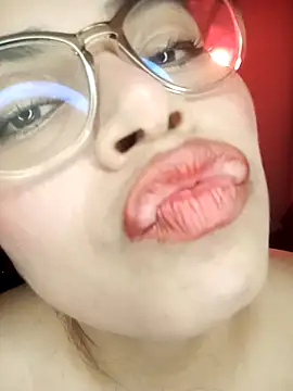 Snapshot of Diamily chatting on 09-10-25, 03:50 Diamily online show from 09-10-25, 03:50
