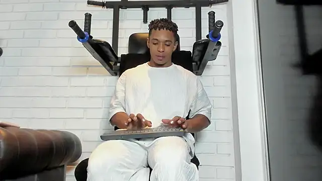 ItaloMoore online show from 10-28-25, 12:41