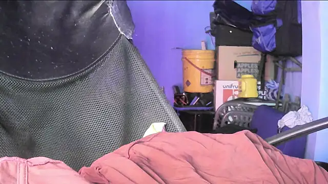 Snapshot of Clangel19 chatting on 09-19-25, 01:18 Clangel19 online show from 09-19-25, 01:18