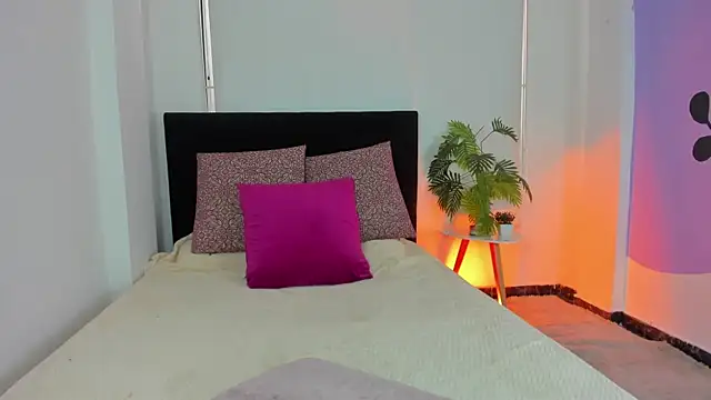 LunaVelvet777 online show from 11-18-25, 12:42