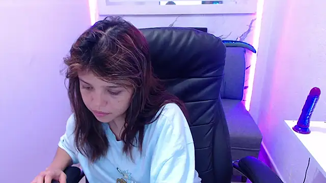 Snapshot of minnie_cake chatting on 09-19-25, 08:31 minnie cake online show from 09-19-25, 08:31