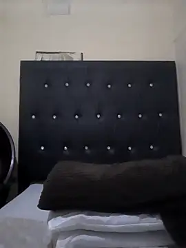 PRINCESSEMELXX93 online show from 01-06-26, 02:59