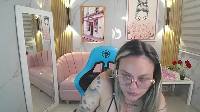 Snapshot of Jade_Jones_a chatting on 10-09-25, 03:48 Jade Jones a online show from 10-09-25, 03:48