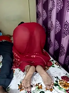 Snapshot of reena502 chatting on 10-06-25, 05:10 reena502 online show from 10-06-25, 05:10